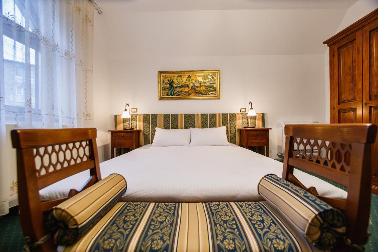 Casa 3 Guesthouse Орадя Екстер'єр фото