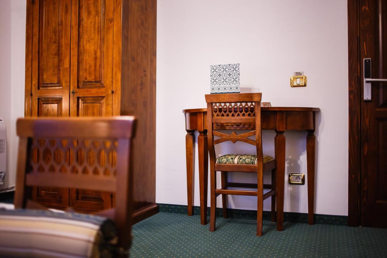 Casa 3 Guesthouse Орадя Екстер'єр фото