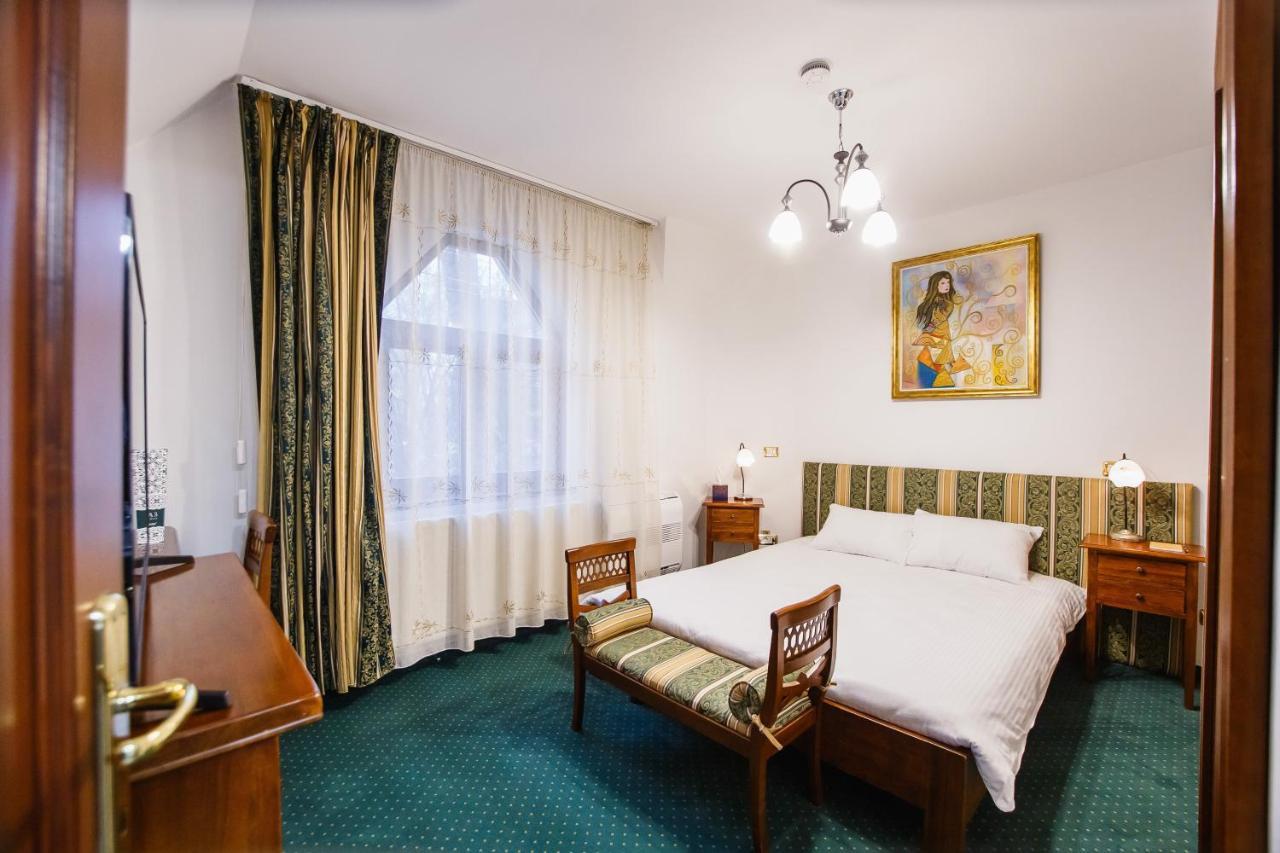 Casa 3 Guesthouse Орадя Екстер'єр фото